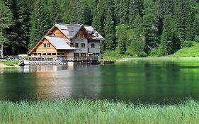 Rifugio Lago Nambino